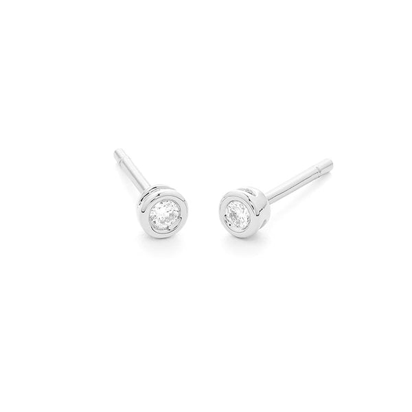 18 karaat witgouden oorstekers  rond- 0.10ct.