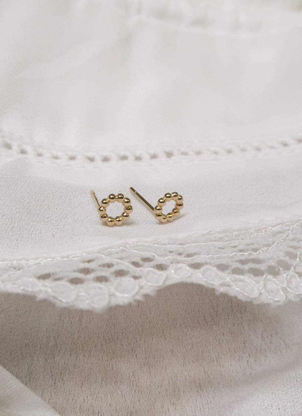 bubbly-circle-studs-14k-goud-1